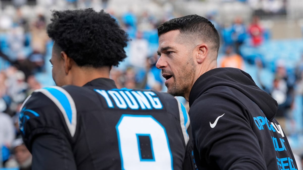 What are the playoff-clinching scenarios for the Panthers in Week 17?
