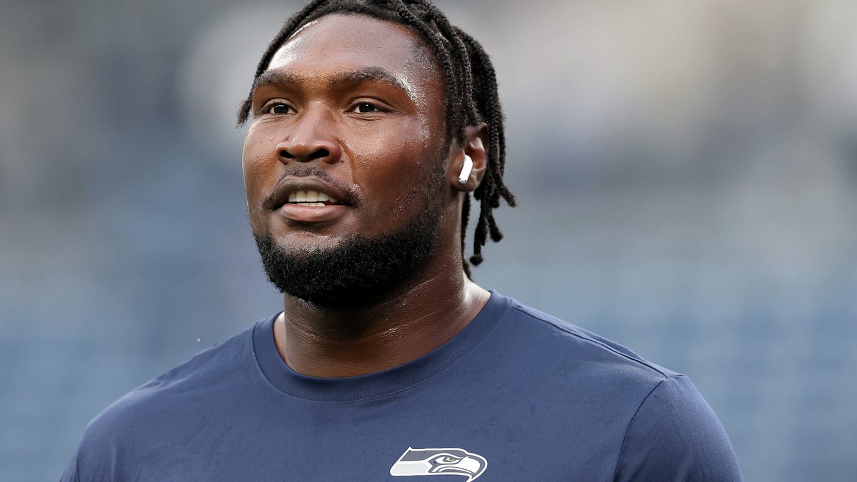 Seattle rules 2 key starters OUT for NFL Week 17