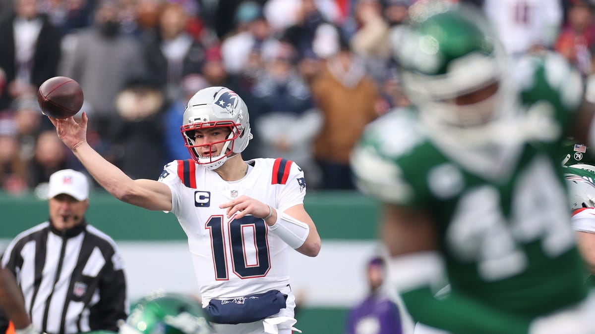 Steelers, Panthers seek division titles