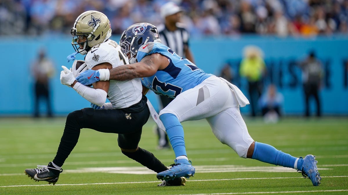 Who was the Tennessee Titans highest graded player in Week 17 loss?