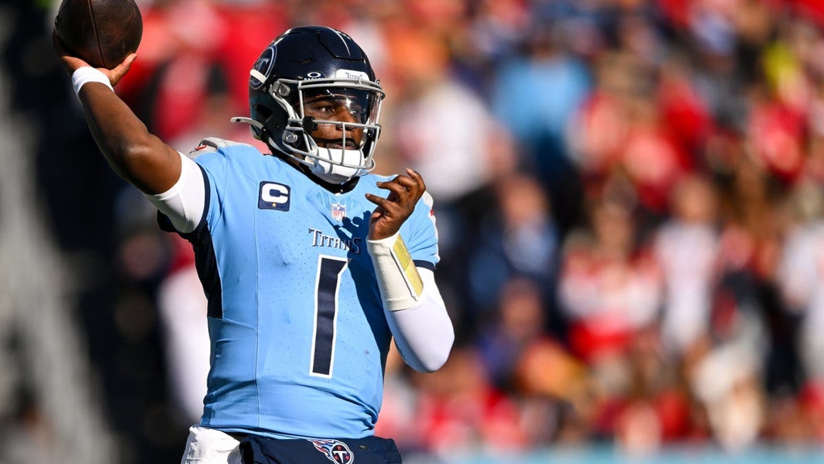 Cameron Ward player props odds, tips and betting trends for Week 1