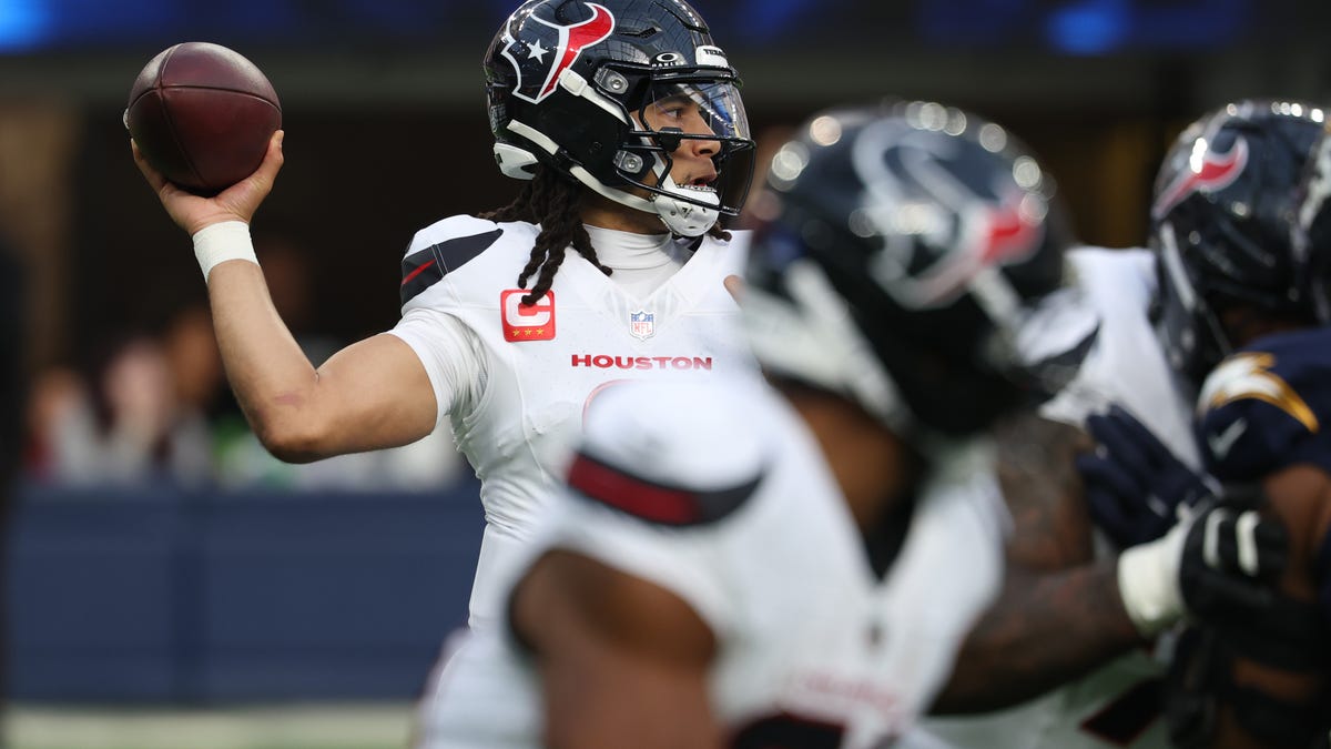 Where are the Texans playing after Week 17?