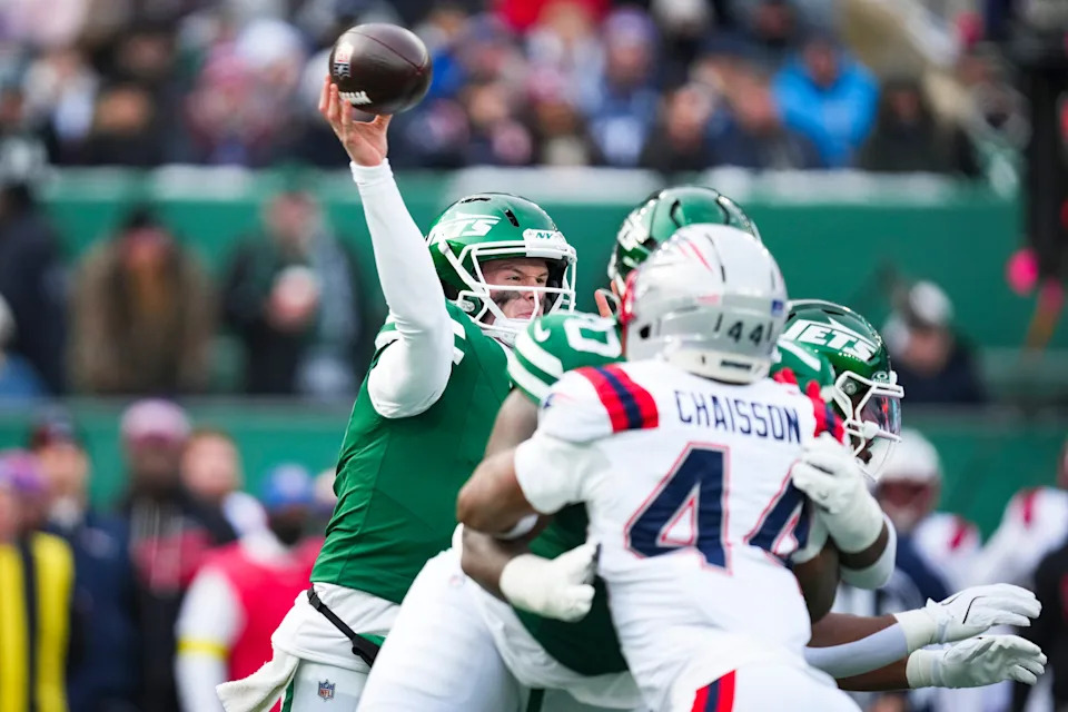 New York Jets quarterback Brady Cook (4) throws the ball during a game against the New England Patriots at MetLife Stadium, Dec 28, 2025, East Rutherford, NJ, USA.