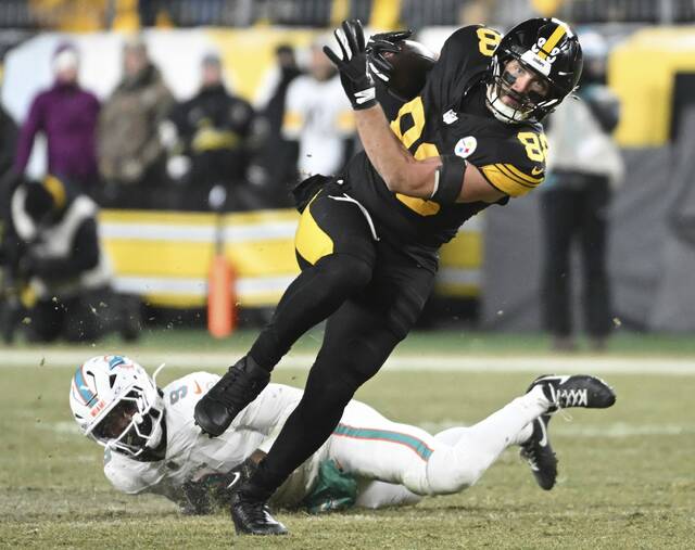 9142814_web1_ptr-steelersdolphins17-121625