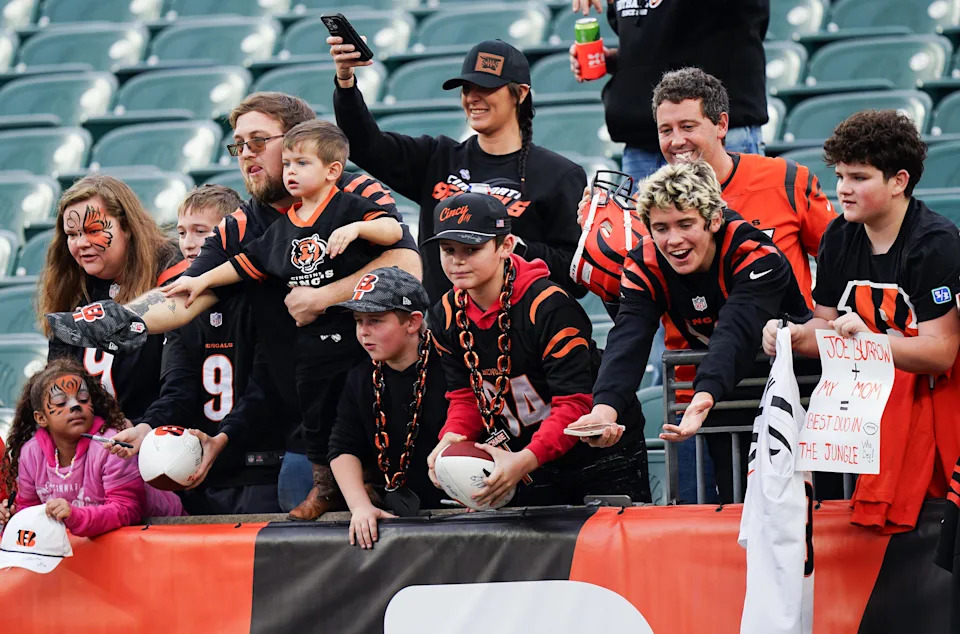 Cincinnati Bengals fan prepare for a Week 17 game against Arizona