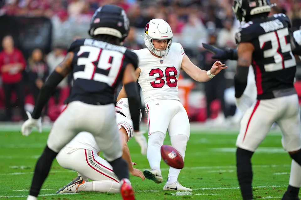 Arizona Cardinals place kicker Chad Ryland (38) kicks a field goal against the Atlanta Falcons during the first half at State Farm Stadium in Glendale on Dec. 21, 2025.