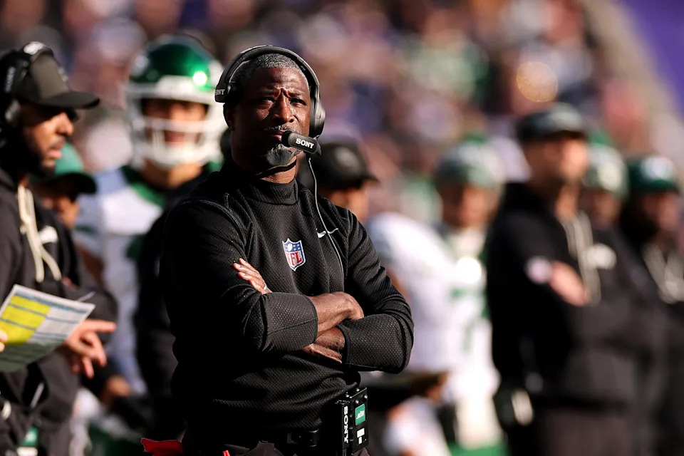 BALTIMORE, MARYLAND - NOVEMBER 23: Head coach Aaron Glenn of the New York Jets looks on in the second quarter of the game against the Baltimore Ravens at M&T Bank Stadium on November 23, 2025 in Baltimore, Maryland. (Photo by Patrick Smith/Getty Images)