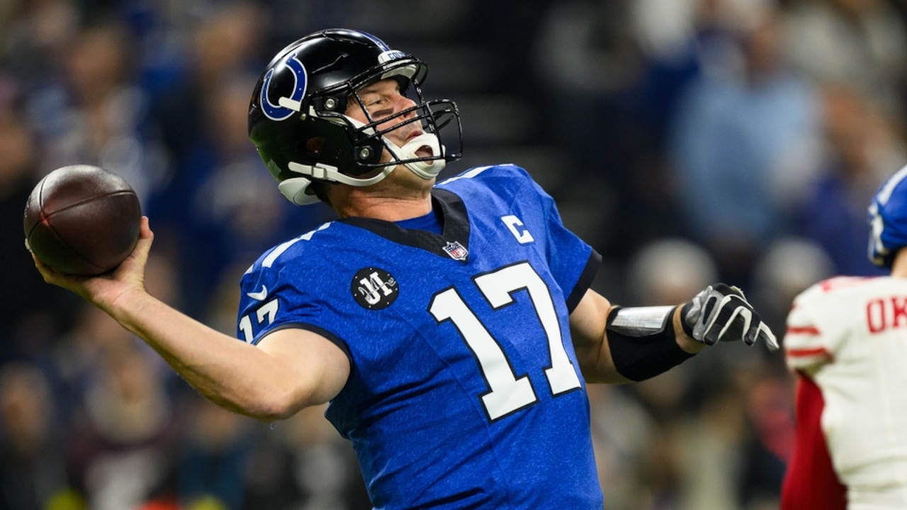 Clinging to playoff hopes, Colts keeping Philip Rivers at quarterback