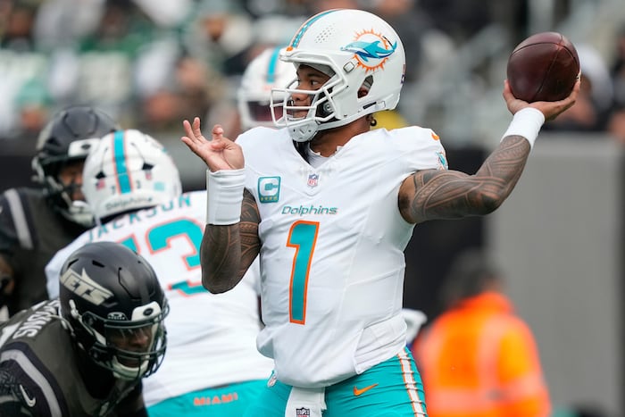 Tagovailoa wins in cold, leads Dolphins to 4th straight victory 34-10 to remain unbeaten vs. Jets