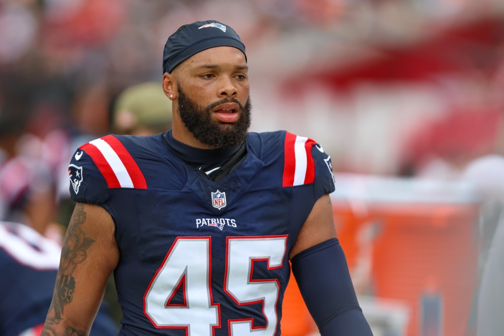 Patriots sign veteran linebacker away from Colts, waive pass rusher