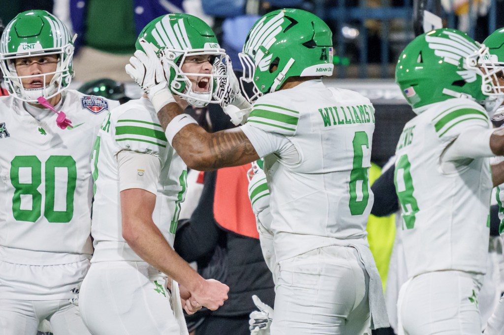 No. 23 North Texas pits nation's top offense against Aztecs