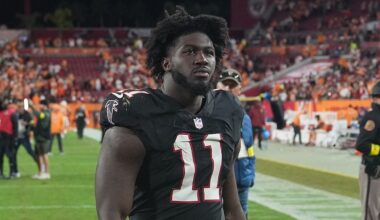 Falcons’ Jalon Walker spreads Christmas joy in the freezing cold