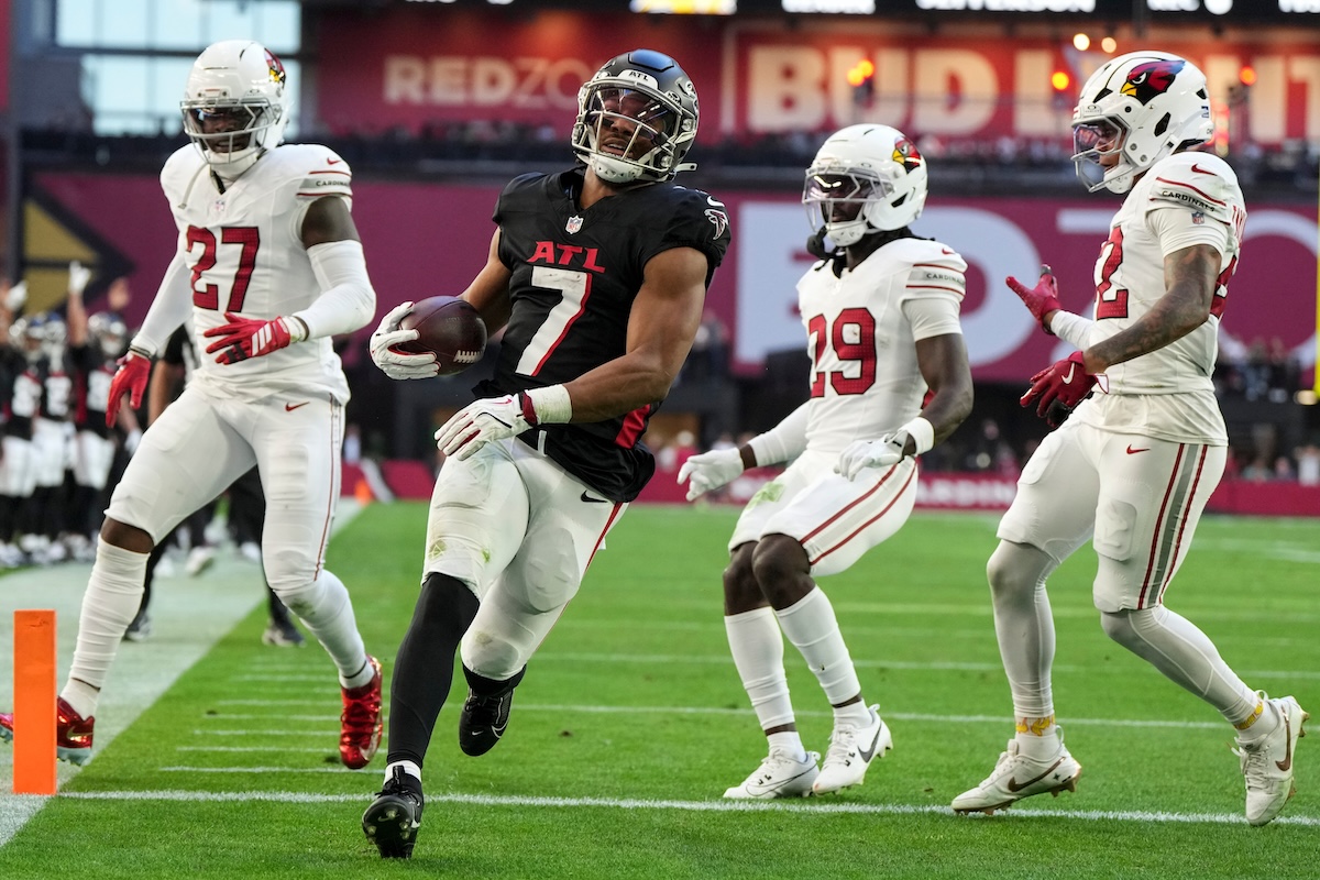 Bijan Robinson leads Falcons to 2nd straight win, 26-19 over woeful Cardinals