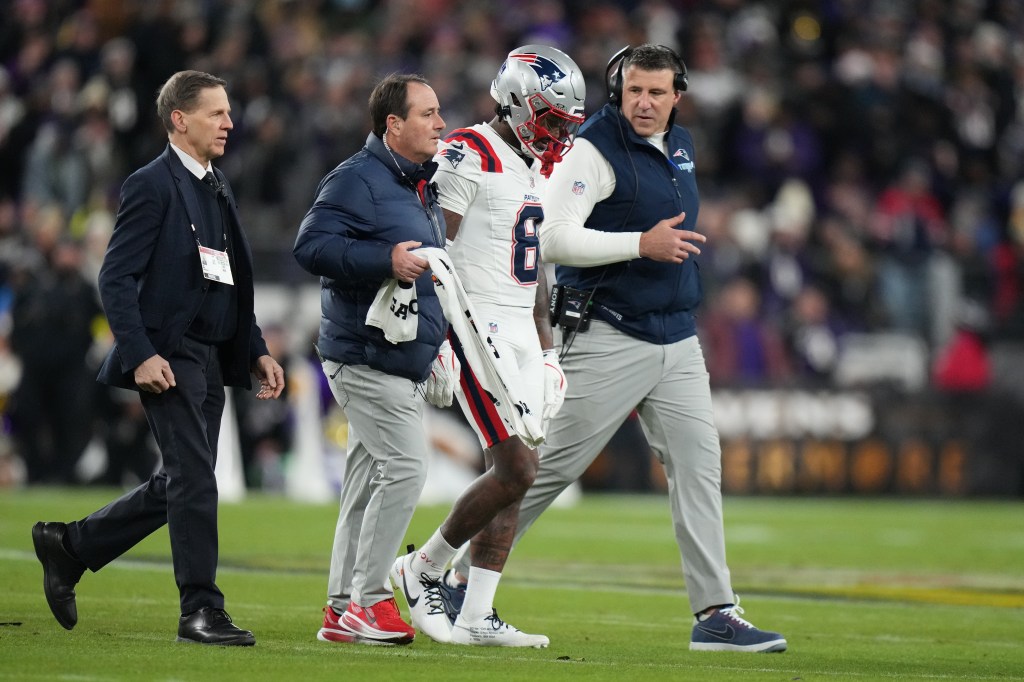 Stefon Diggs explains why he escaped Patriots' blue medical tent