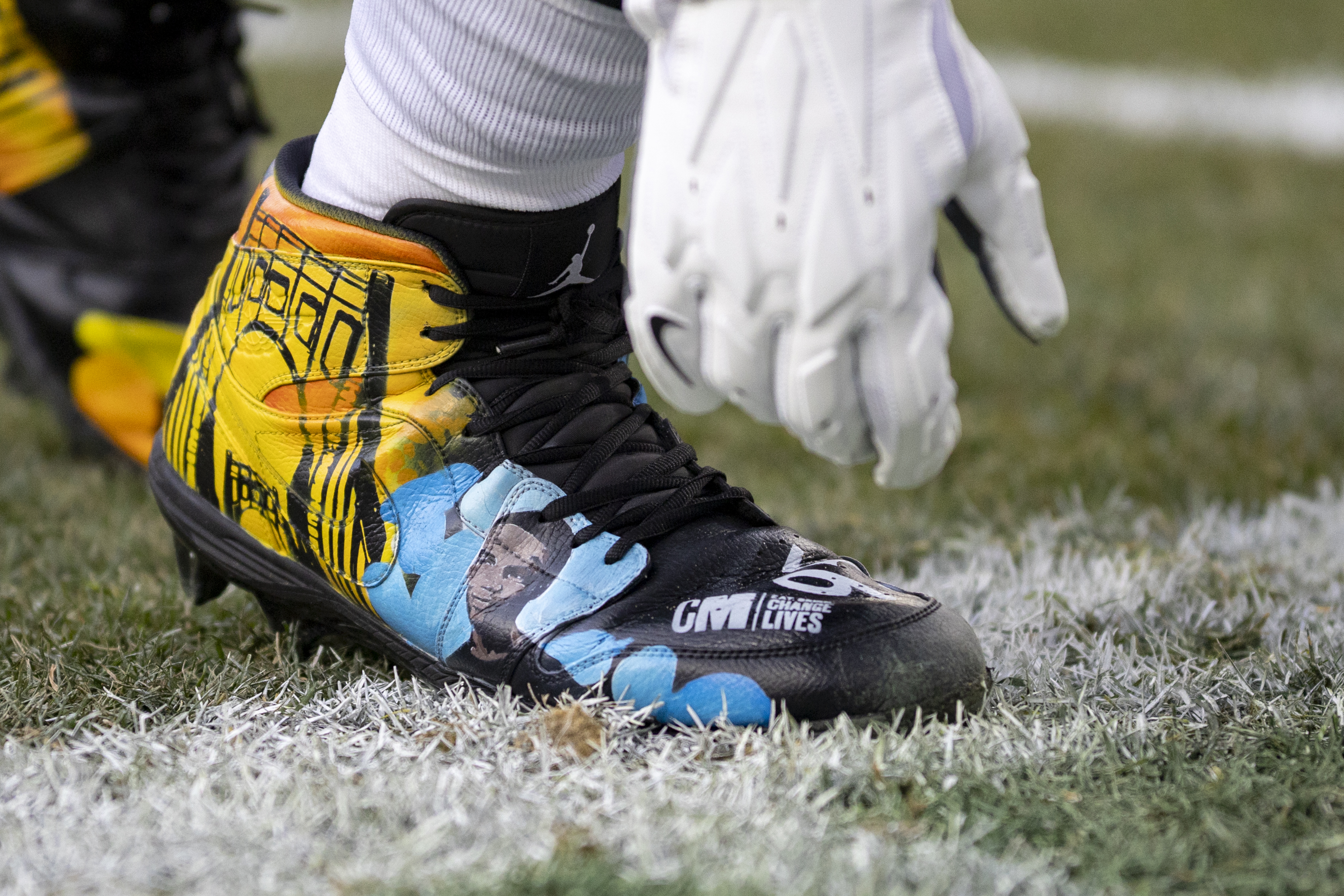 Pittsburgh Steelers defensive tackle Keeanu Benton (95) cleats during pre-game. Pittsburgh Steelers vs. Buffalo BillsKylee Surike | Special to PennLive