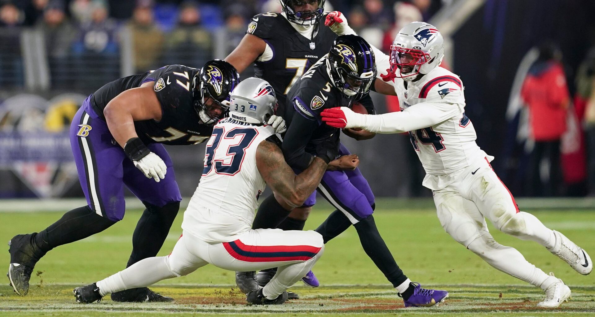 Patriots Veteran Earns Praise For Mid-Game Position Change Vs. Ravens
