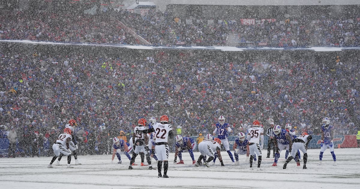 Bengals blow 10-point lead, playoff chances in loss to Bills