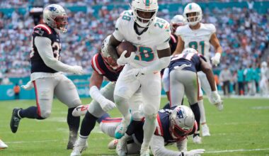 Star Dolphins running back in doubt for Steelers game after rib injury