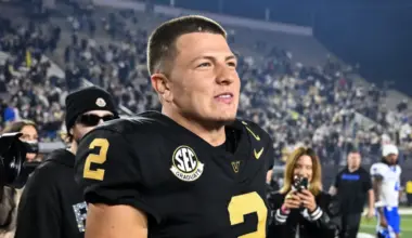 Diego Pavia goes up to Donald Trump requesting help for Vanderbilt on College Football Playoffs