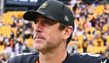 Would the Pittsburgh Steelers clinch a spot in the playoffs if Ravens lose today against Packers in NFL Week 17?