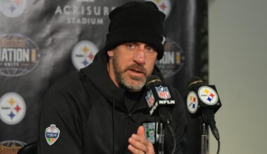 Aaron Rodgers Says All Steelers WRs Need to Attend Film Sessions, Run Right Routes