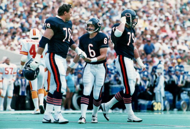 Chicago Bears rookie Kevin Butler (6) is congratulated by tackle Keith Van Horne after kicking a field goal against Tampa Bay, on Oct. 6, 1985. (Charles Cherney/Chicago Tribune)