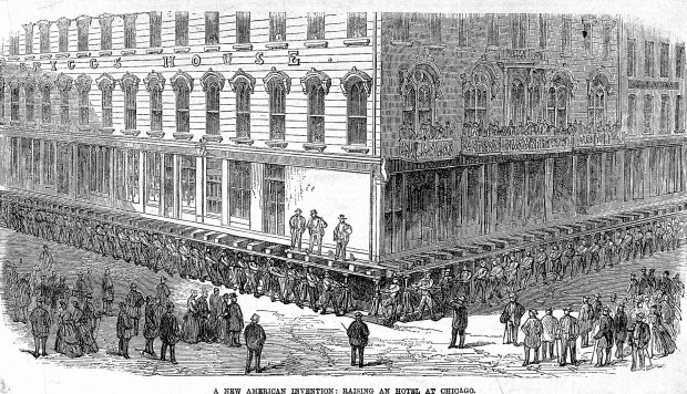 The Briggs House at Randolph and Wells streets in 1957 was raised by hundreds of workers, and the hotel stayed open for business throughout. (Chicago Tribune)
