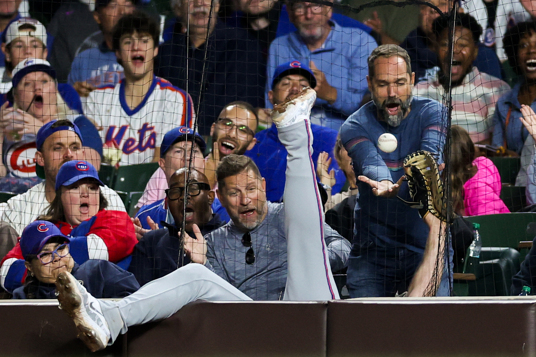 Sept. 23: New York Mets first base Pete Alonso falls...