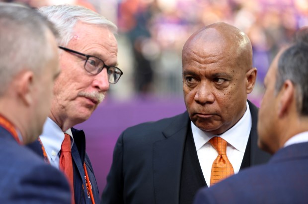 Bears President and CEO Kevin Warren, second from right, and Chairman George McCaskey, second from left, chat on the field before facing the Vikings in Minneapolis on Nov. 16, 2025. (Chris Sweda/Chicago Tribune)