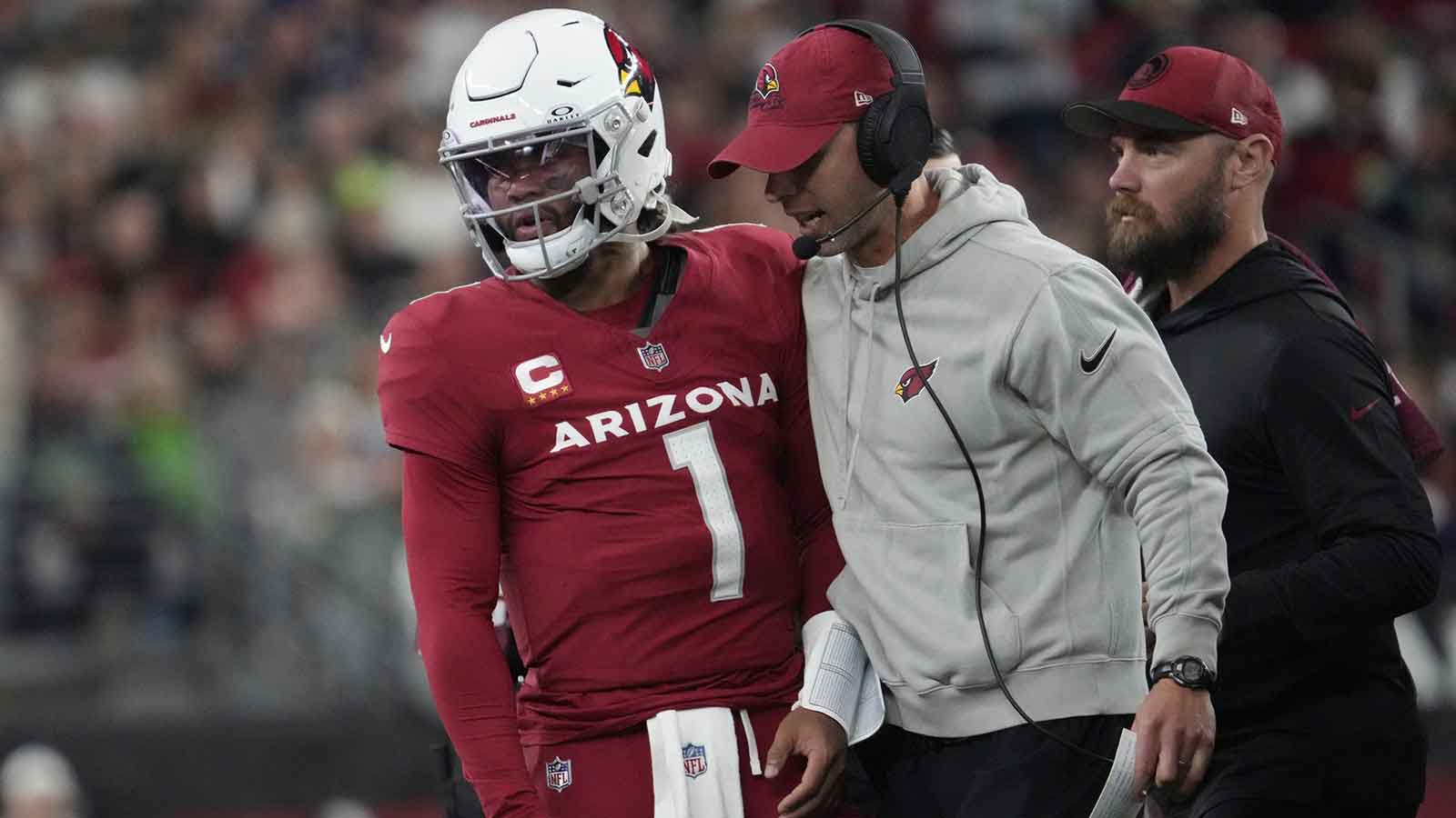 Arizona Cardinals head coach Jonathan Gannon talks with quarterback Kyler Murray (1) during the fourth quarter against the Seattle Seahawks at State Farm Stadium in Glendale on Jan. 7, 2024.