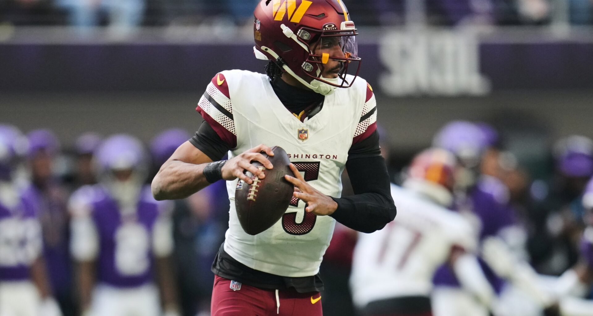 McCarthy, Vikings rebound with 31-0 win over reeling Commanders, who lose Daniels to injury again