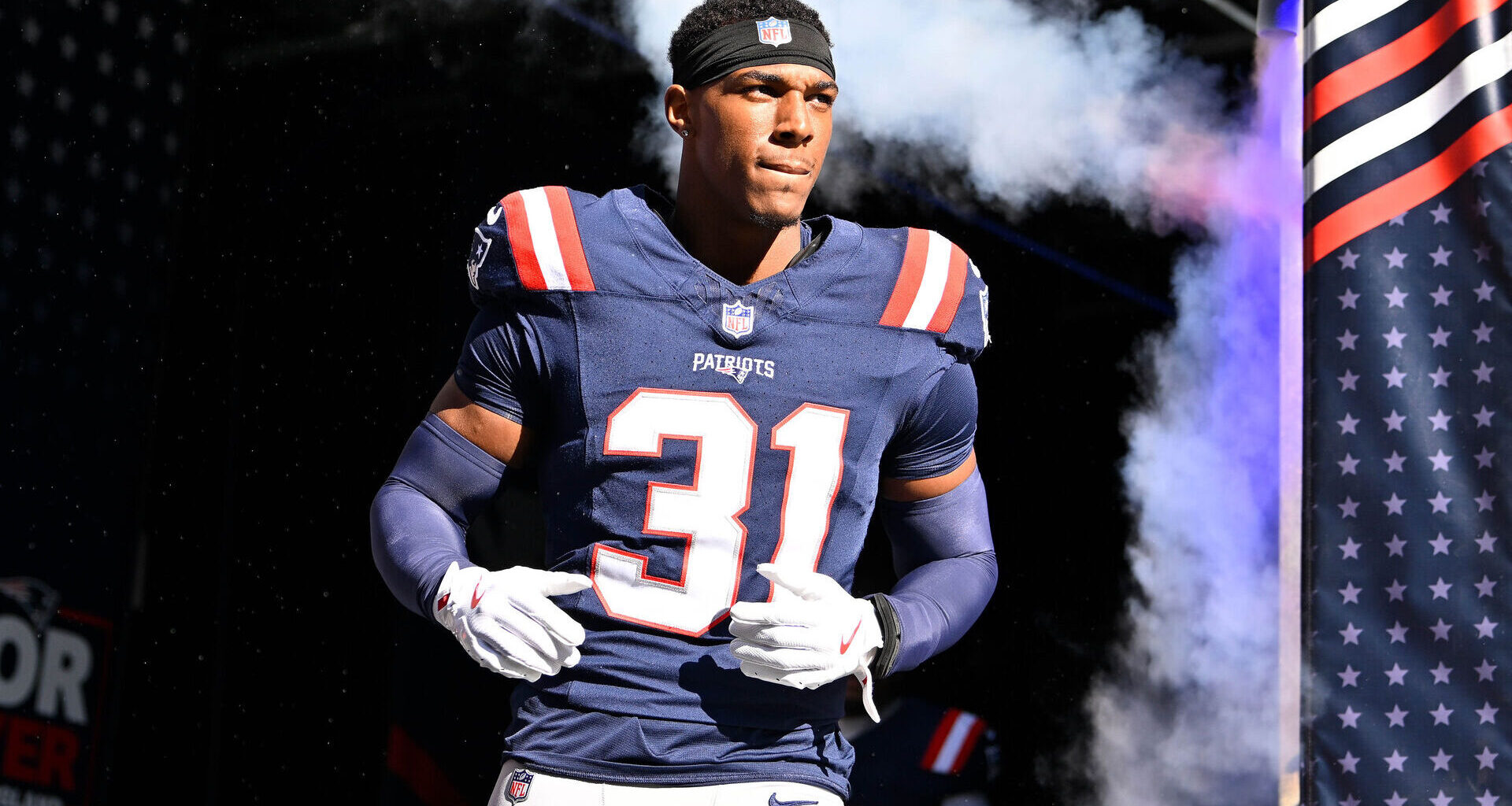 Patriots' Mike Vrabel Praises Rookie Defender's Work Ethic