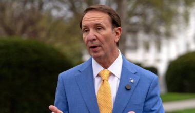 Landry writes opinion piece on college football