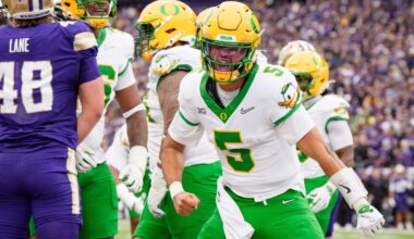 Oregon offensive linemen Iapani Laloulu, left, and Emmanuel Pregnon line up for the Ducks, via Ben Lonergan:The Register-Guard : USA TODAY NETWORK via Imagn Images