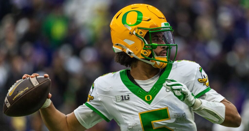 Oregon Quarterback Dante Moore