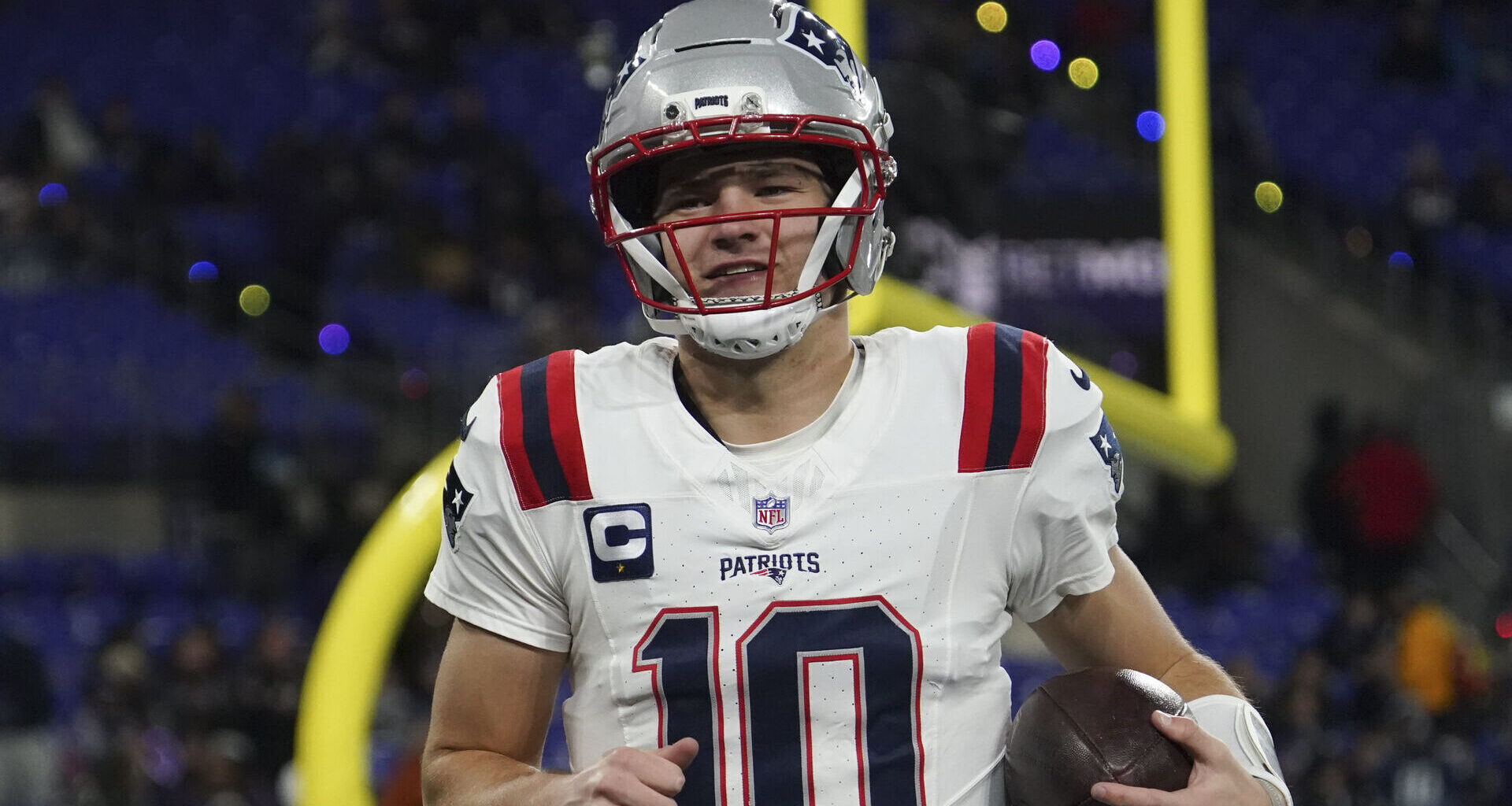 Drake Maye Gives Patriots Teammates Unique Gift Ahead Of Holidays