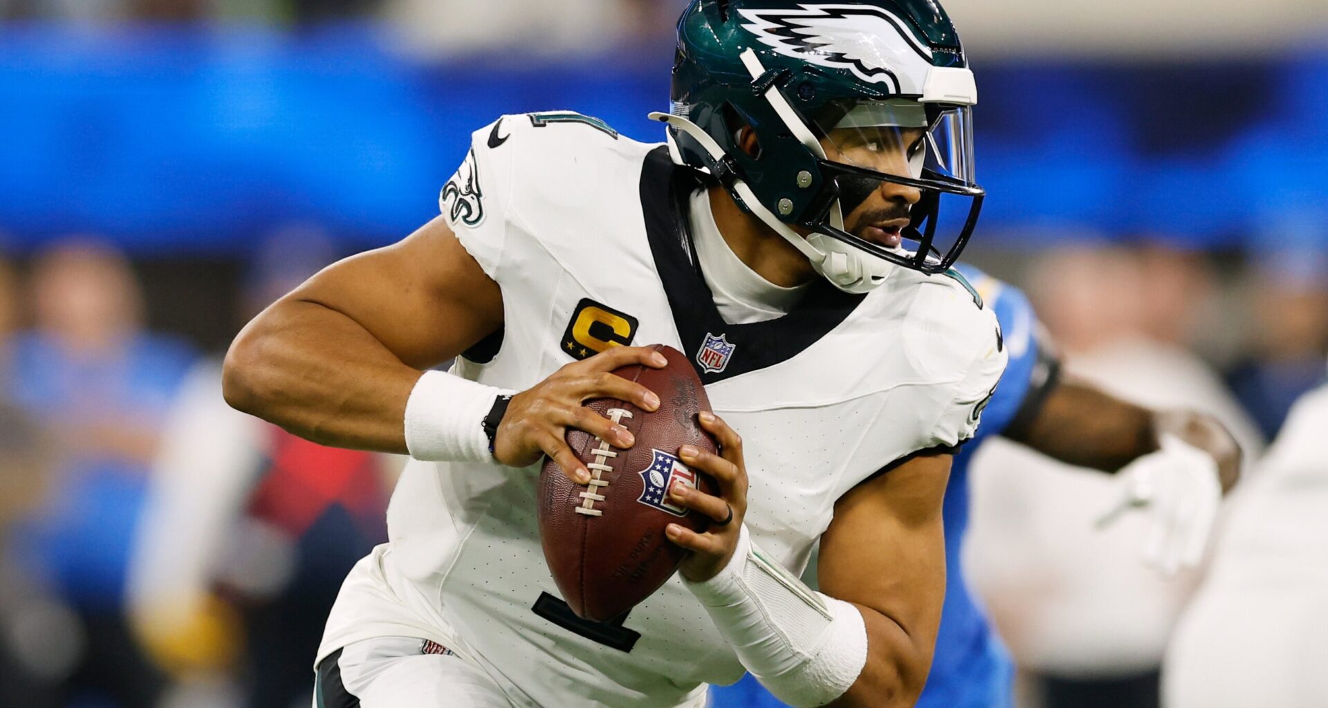 Chargers, Eagles in giving mood with three-turnover play