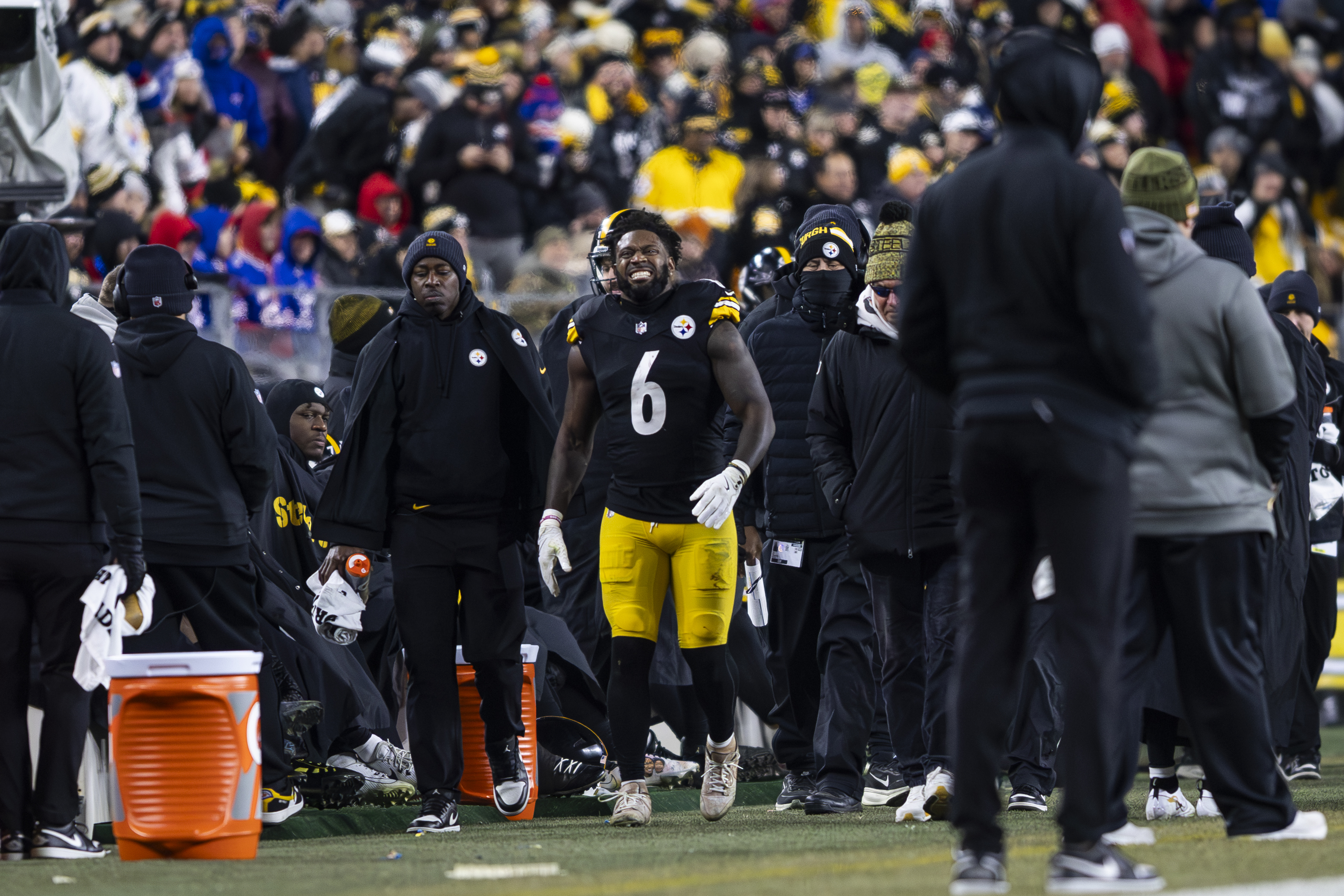 Pittsburgh Steelers linebacker Patrick Queen (6) in-game. Pittsburgh Steelers vs. Buffalo BillsKylee Surike | Special to PennLive