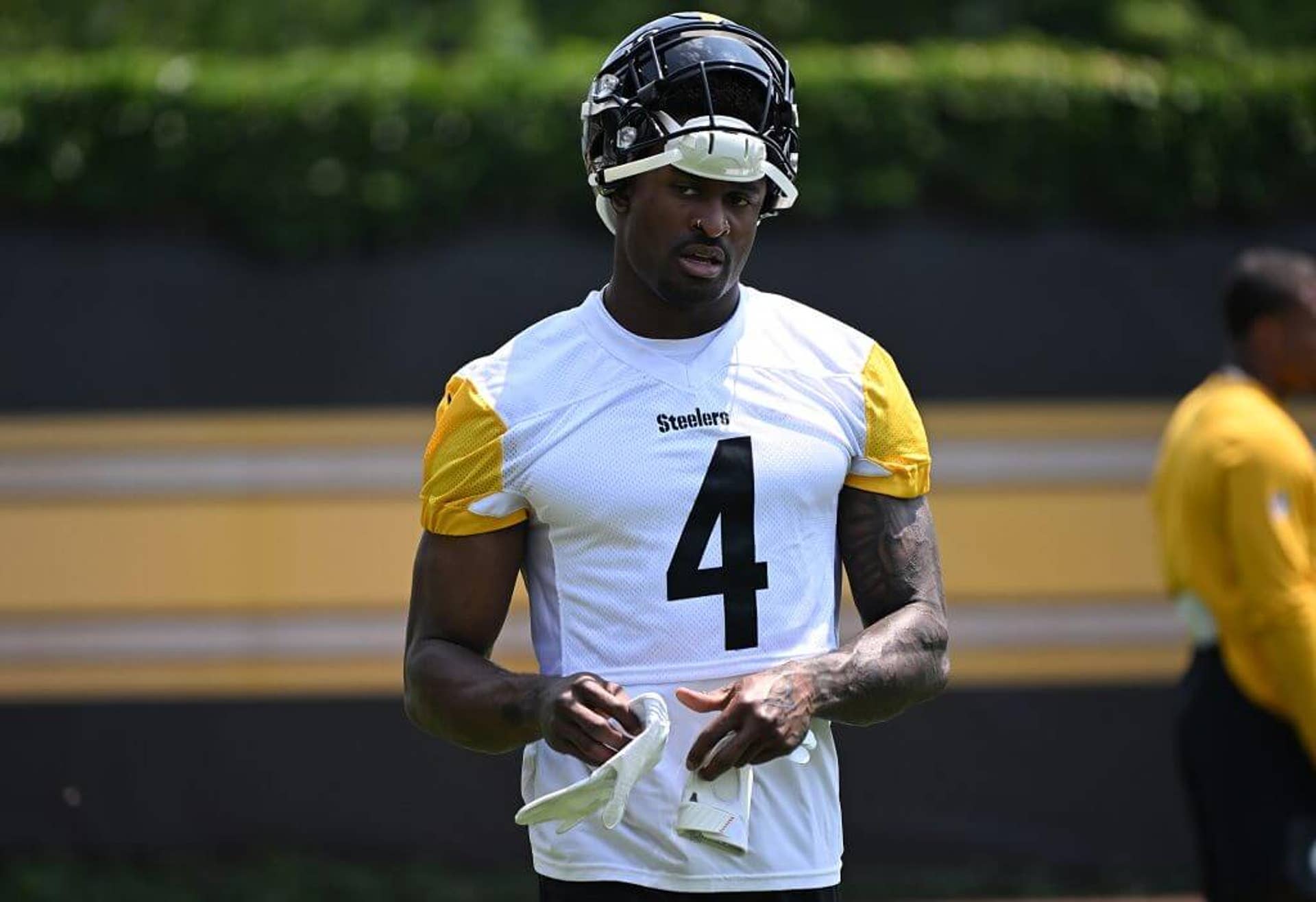 DK Metcalf of the Pittsburgh Steelers, with his helmet resting atop his head, fiddles with his gloves during Minicamp at UPMC Rooney Sports Complex on June 12, 2025 in Pittsburgh, Pennsylvania.