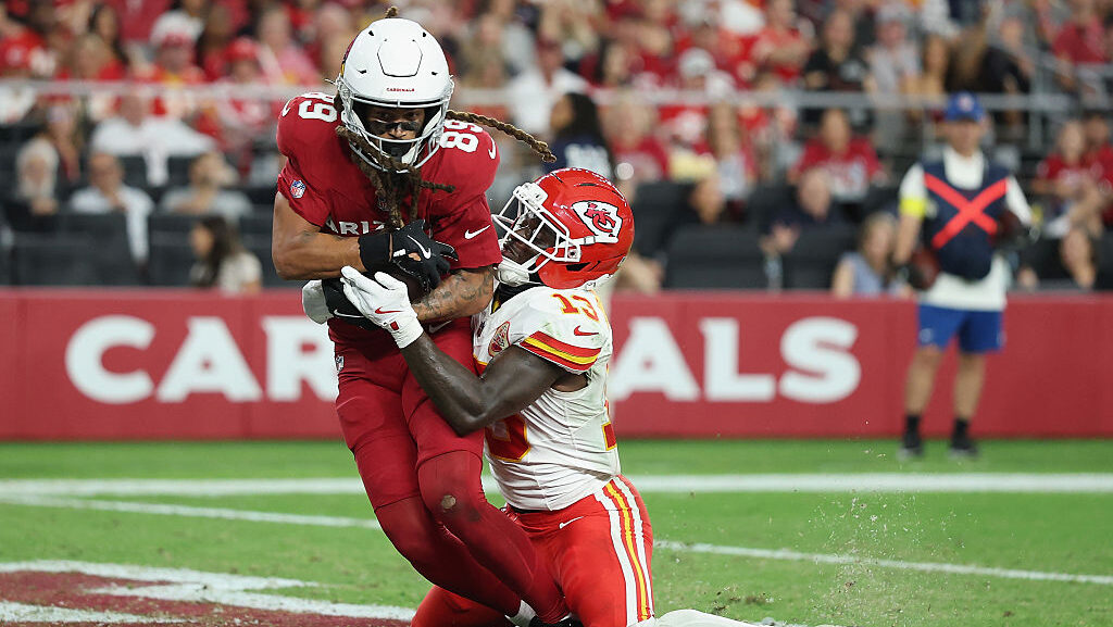 Wide receiver Xavier Weaver #89 of the Arizona Cardinals catches a one-yard touchdown reception aga...