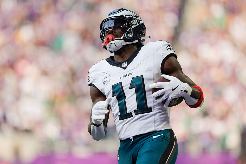 MINNEAPOLIS, MN - OCTOBER 19: Philadelphia Eagles wide receiver A.J. Brown (11) scores a touchdown during the first half of the NFL game between the Minnesota Vikings and Philadelphia Eagles on October 19th, 2025, at U.S. Bank Stadium in Minneapolis, MN. (Photo by Bailey Hillesheim/Icon Sportswire via Getty Images)