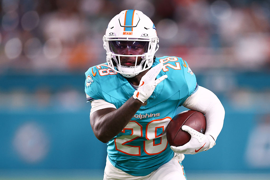 MIAMI GARDENS, FLORIDA - OCTOBER 30: De'Von Achane #28 of the Miami Dolphins carries the ball against the Baltimore Ravens during the first half of the game at Hard Rock Stadium on October 30, 2025 in Miami Gardens, Florida. (Photo by Megan Briggs/Getty Images)