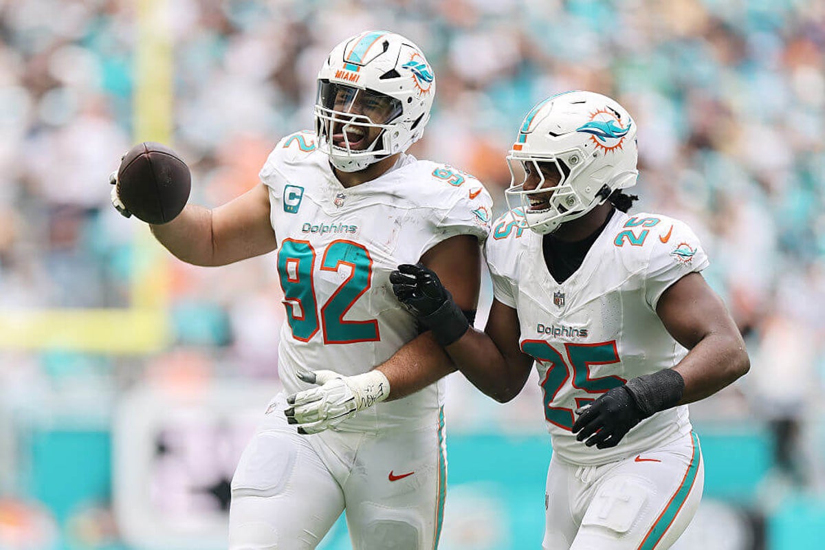 Dolphins’ pivotal play in Sunday’s win was called by LB Tyrel Dodson after headset malfunction