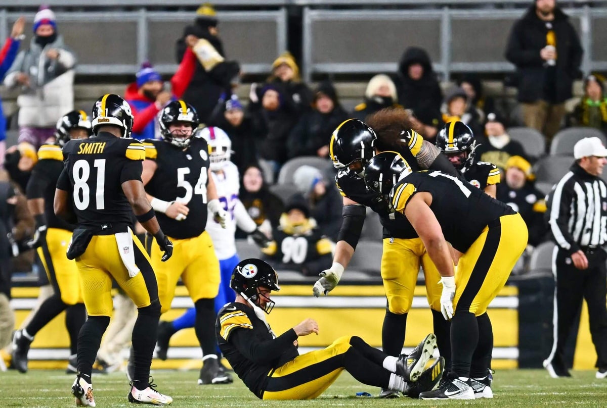 As end nears, Aaron Rodgers reminds everyone that his toughness equaled his greatness