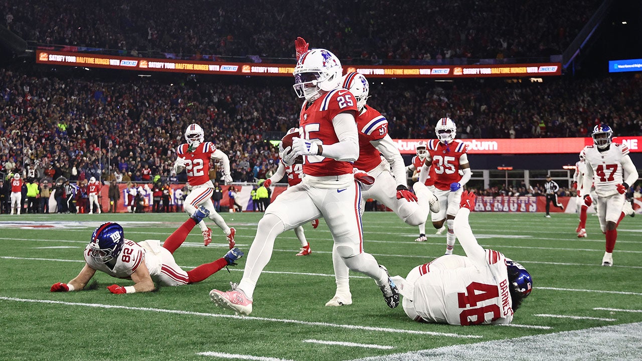 Marcus Jones #25 of the New England Patriots returns a punt for a touchdown against the New York Giants. (Winslow Townson/Getty Images)