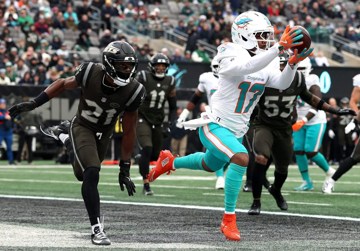 Dolphins-Jets takeaways: Miami wins fourth straight, loses De’von Achane