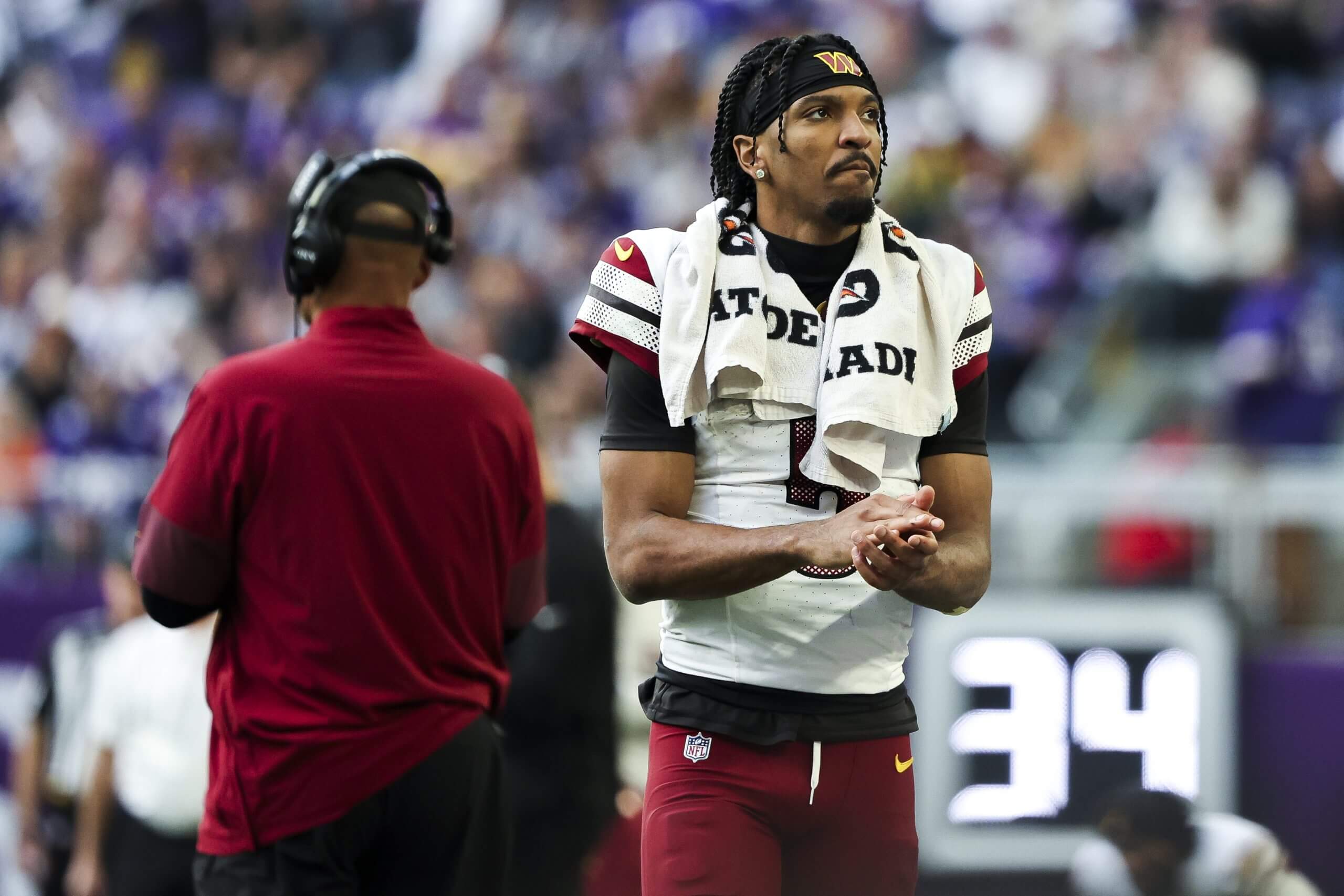 Jayden Daniels on the sidelines during the Commanders' loss to the Vikings.
