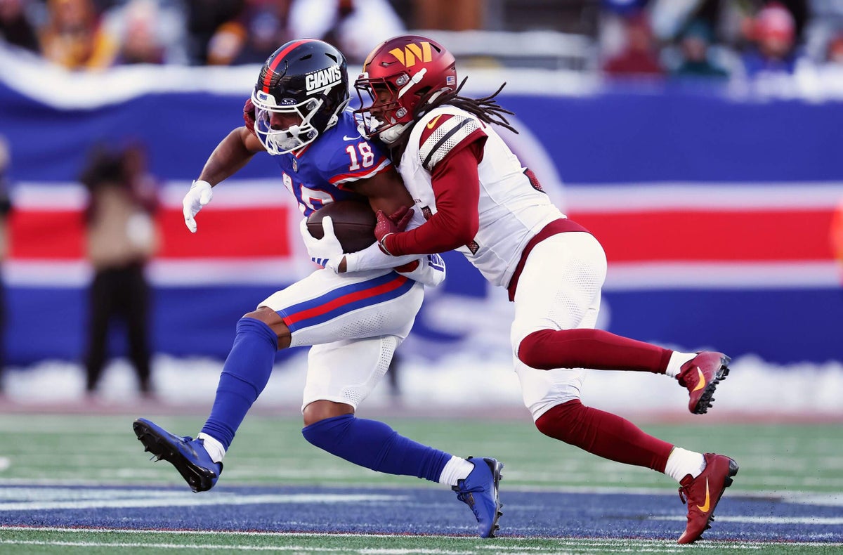 In a messy Commanders win, a 10-year journeyman turned into the most unlikely hero