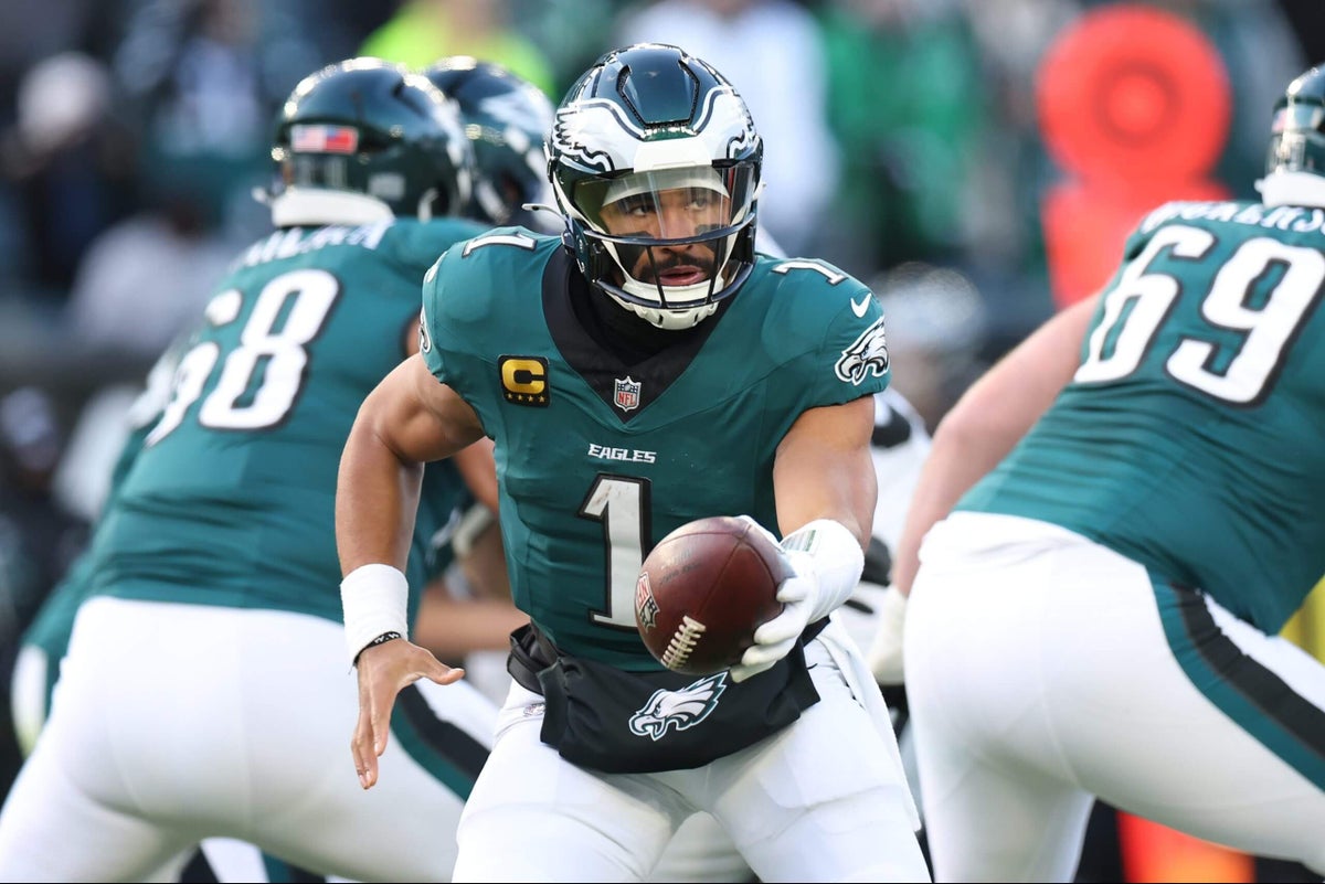 Why the Eagles are expanding their under-center offense in 2025