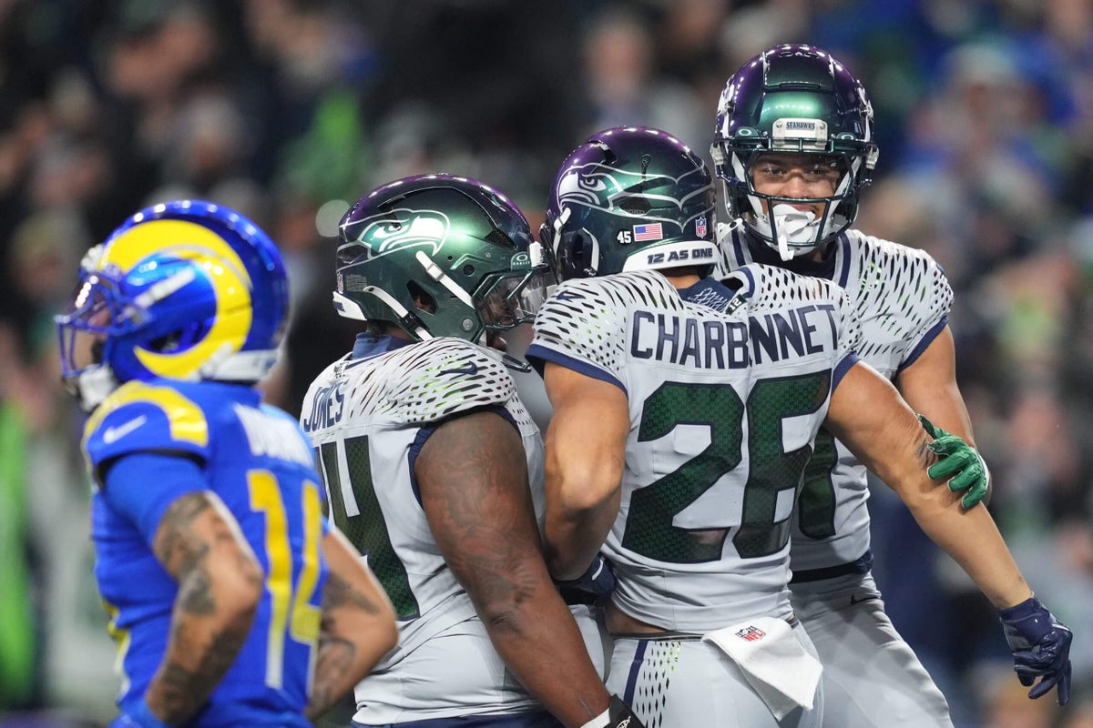 Seahawks convert wild 2-point conversion after apparent incomplete pass